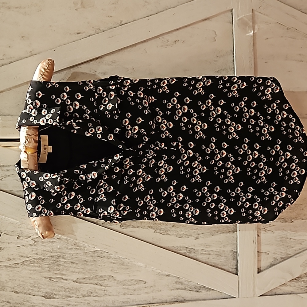 Loft sleeveless blouse size S.